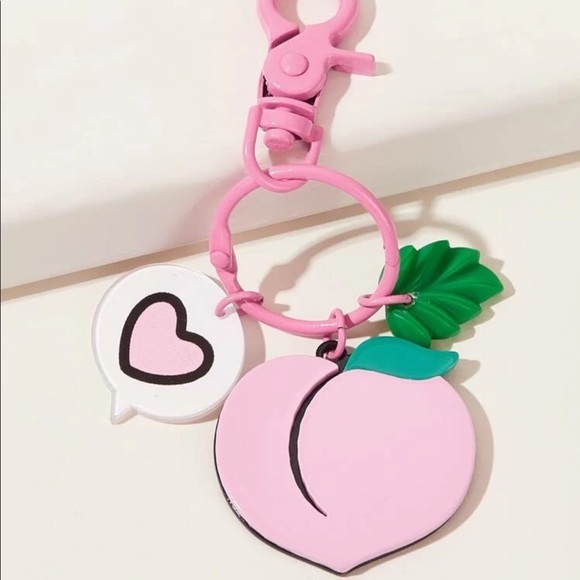 5/$20‎ Peach Charm Keychain - Picture 1 of 2